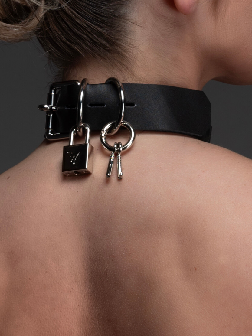 Genuine leather collar Secured black with silver clasp side VoyeurX